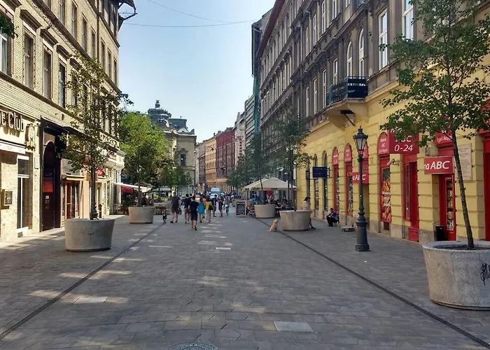 B10 Baross * Budapest
